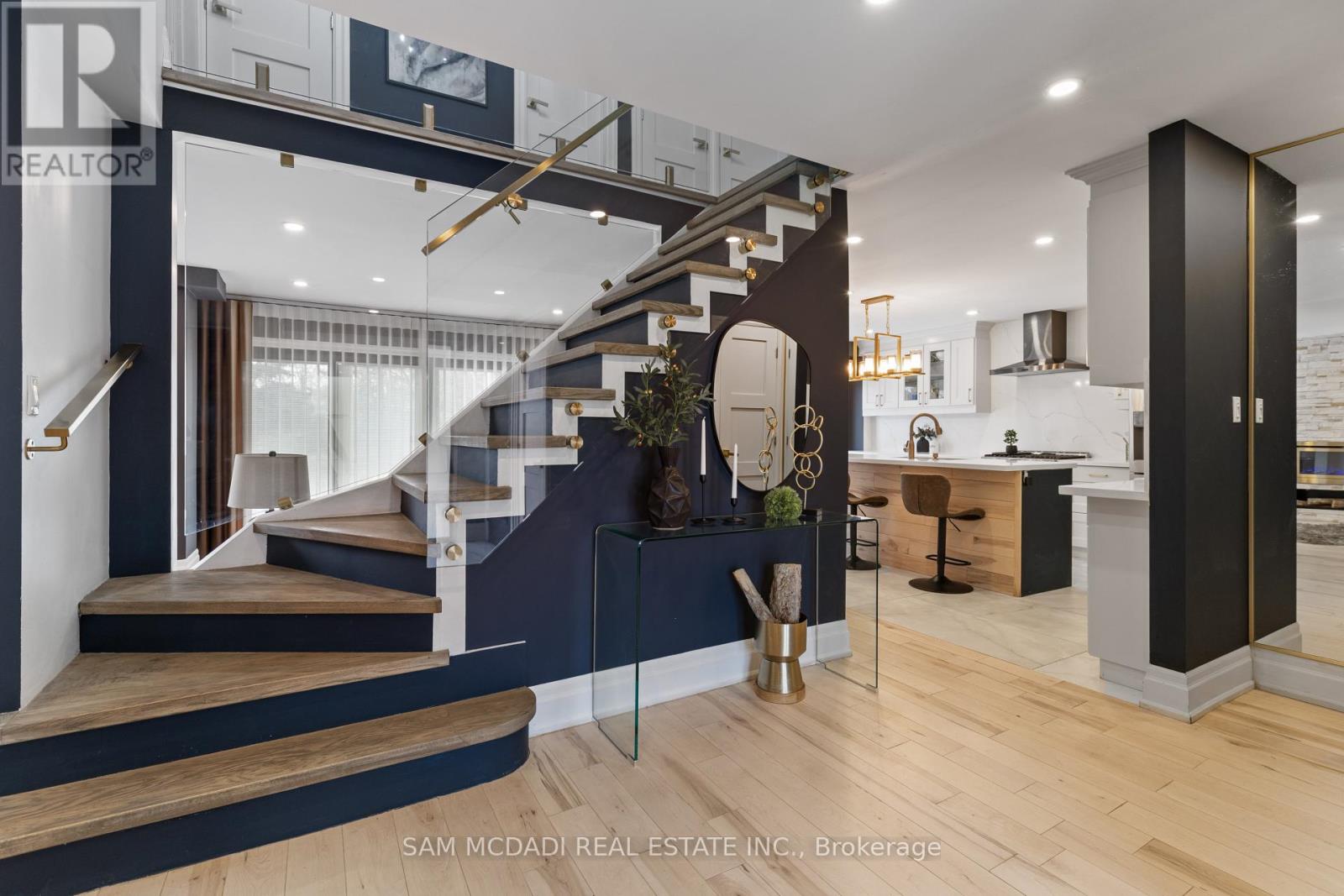 2284 Glastonbury Road, Burlington, Ontario  L7P 4C8 - Photo 4 - W12496866