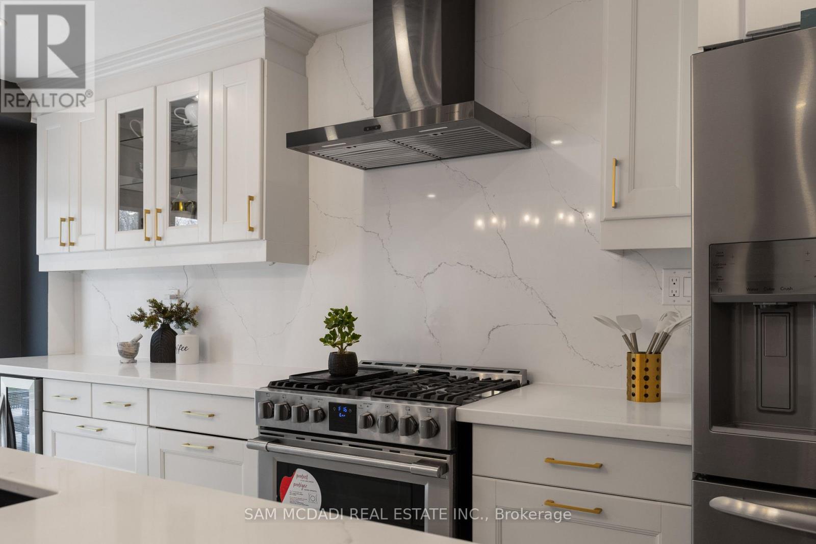 2284 Glastonbury Road, Burlington, Ontario  L7P 4C8 - Photo 6 - W12496866