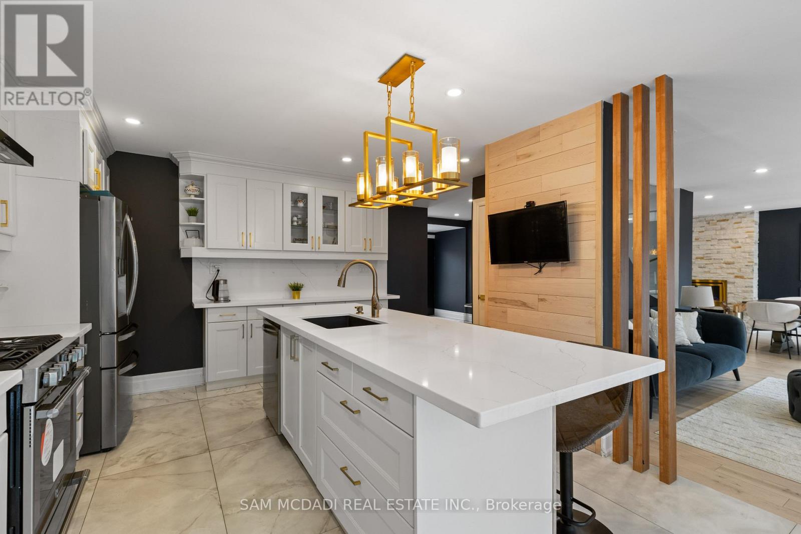 2284 Glastonbury Road, Burlington, Ontario  L7P 4C8 - Photo 8 - W12496866