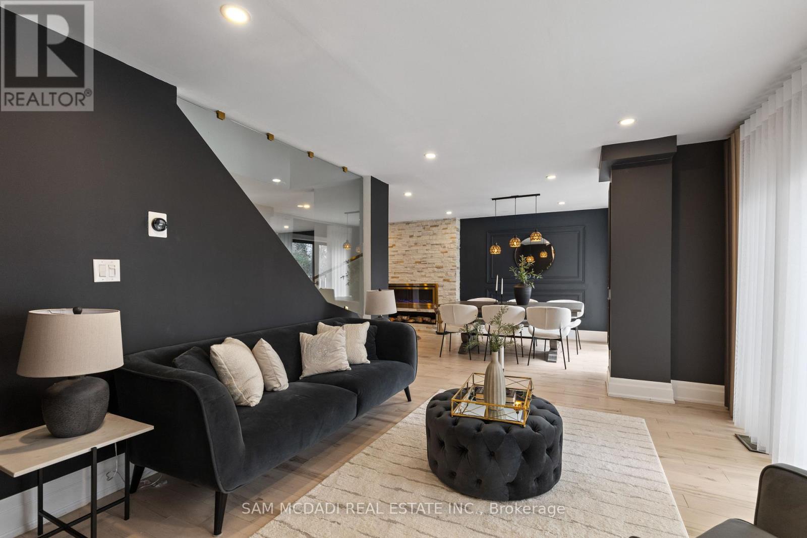 2284 Glastonbury Road, Burlington, Ontario  L7P 4C8 - Photo 9 - W12496866