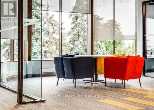 400 - 2115 South Service Road W, Oakville, Ontario  L6L 5W2 - Photo 11 - W12496886