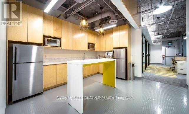 400 - 2115 South Service Road W, Oakville, Ontario  L6L 5W2 - Photo 9 - W12496886