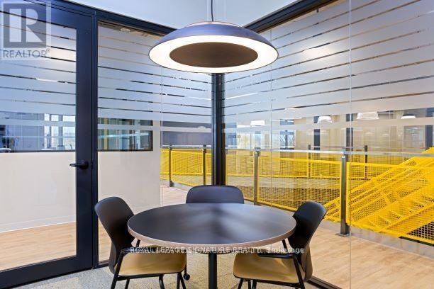 500 - 2115 South Service Road W, Oakville, Ontario  L6L 5W2 - Photo 2 - W12496898