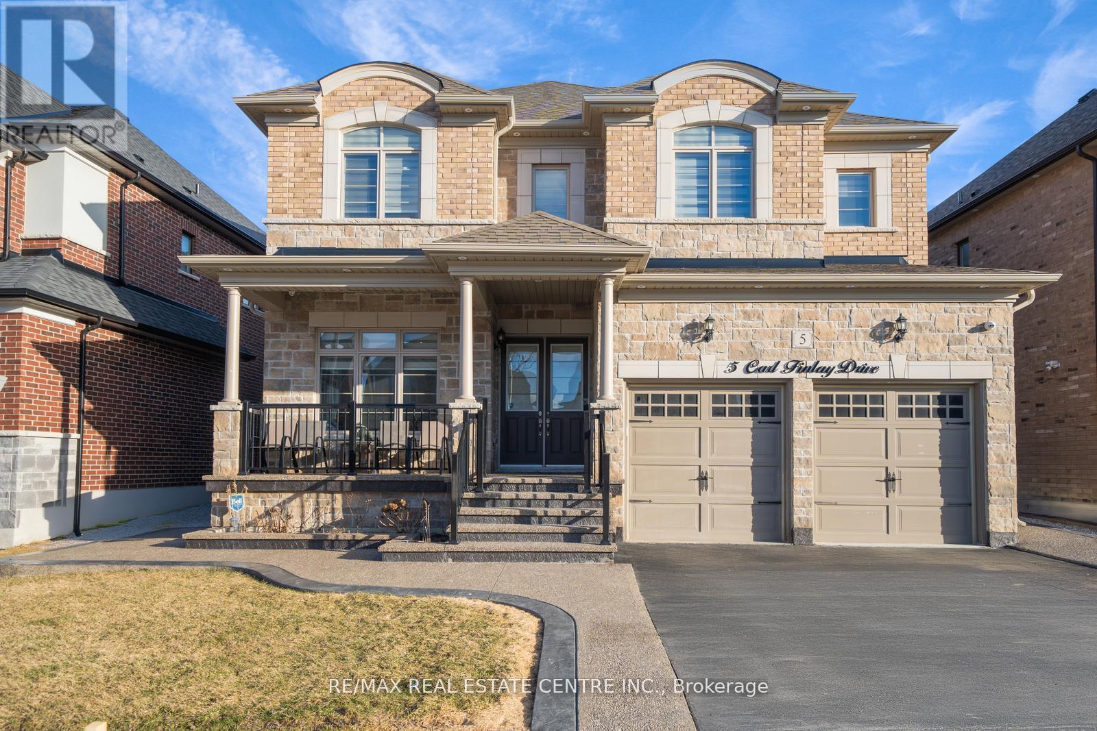 5 Carl Finlay Drive, Brampton, Ontario  L6P 4G4 - Photo 2 - W12496910
