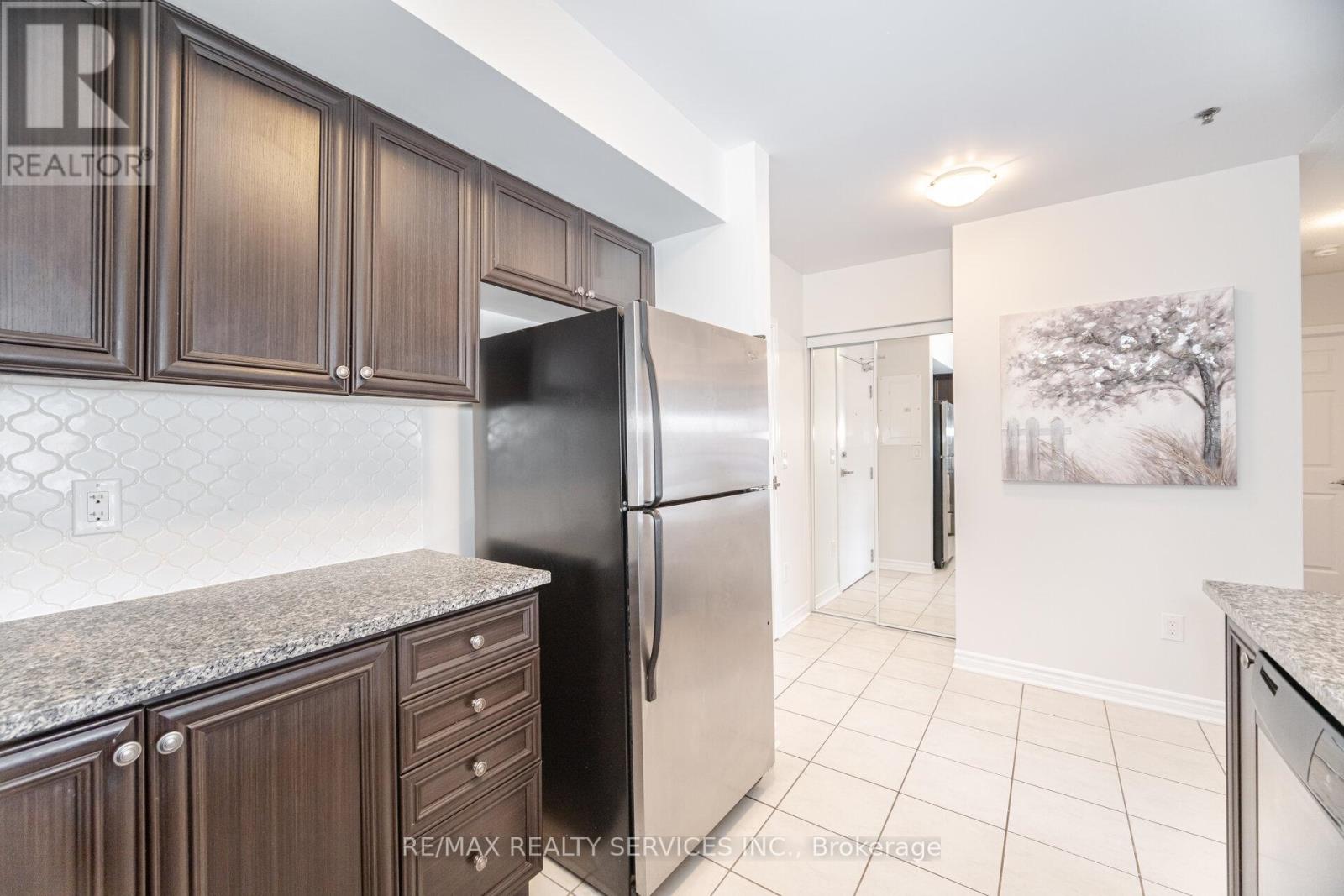 301 - 60 Baycliffe Crescent, Brampton, Ontario  L1P 1W7 - Photo 11 - W12496964