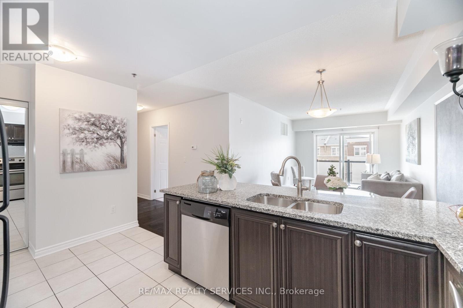 301 - 60 Baycliffe Crescent, Brampton, Ontario  L1P 1W7 - Photo 12 - W12496964