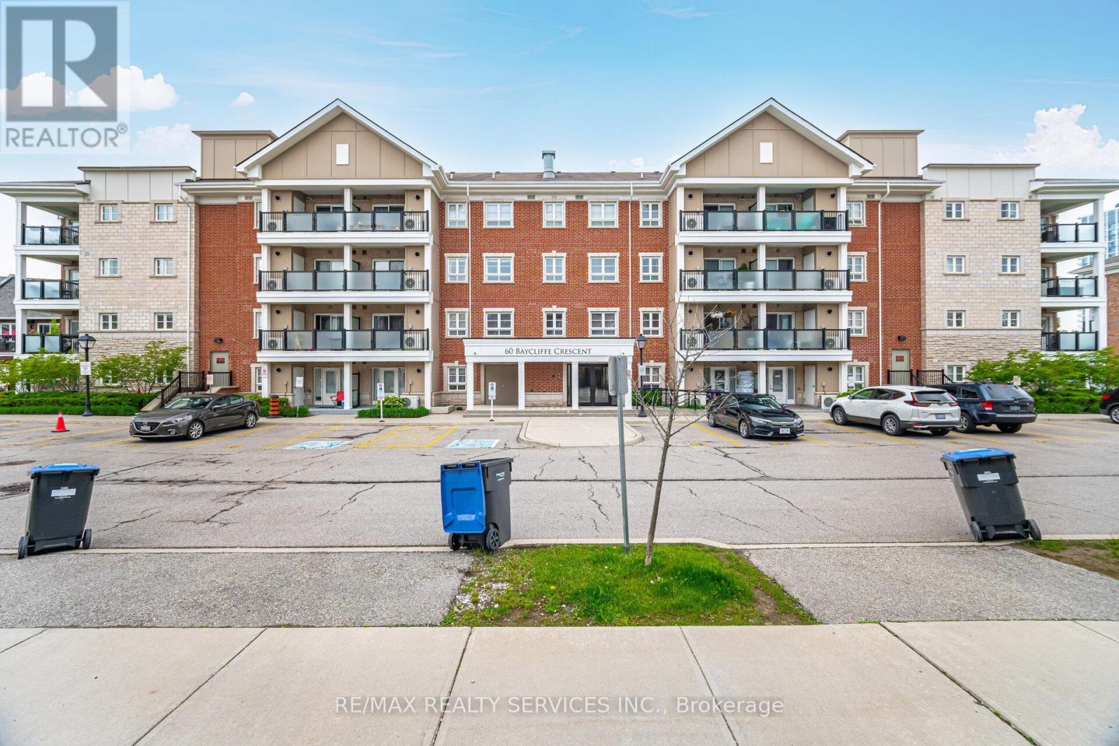 301 - 60 Baycliffe Crescent, Brampton, Ontario  L1P 1W7 - Photo 2 - W12496964