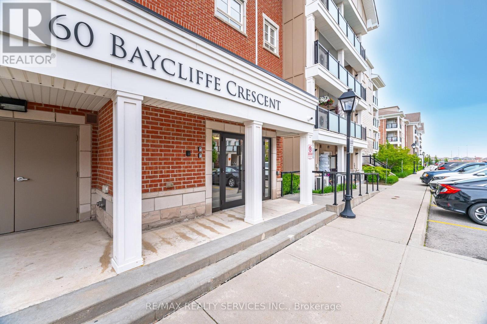 301 - 60 Baycliffe Crescent, Brampton, Ontario  L1P 1W7 - Photo 3 - W12496964