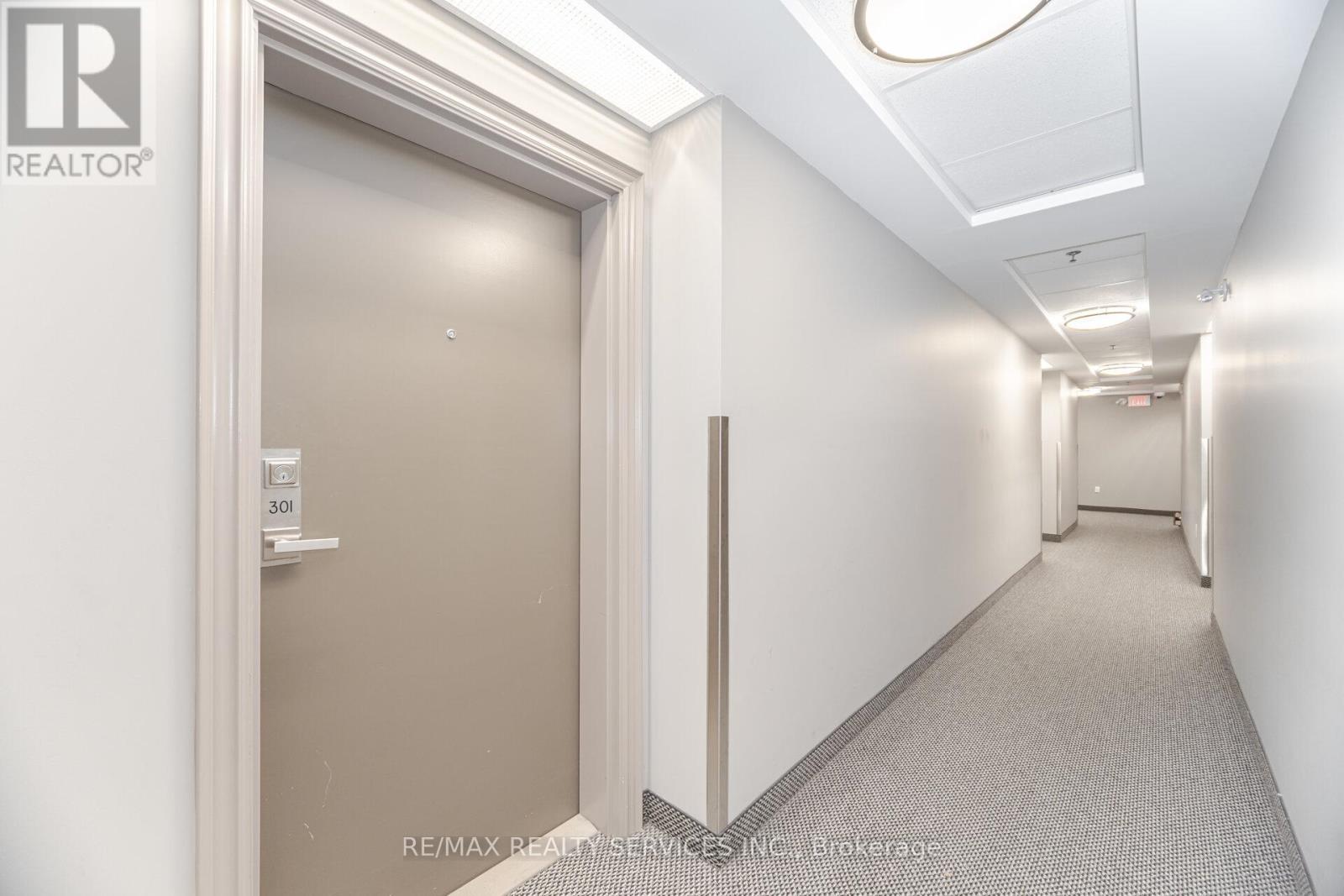 301 - 60 Baycliffe Crescent, Brampton, Ontario  L1P 1W7 - Photo 5 - W12496964