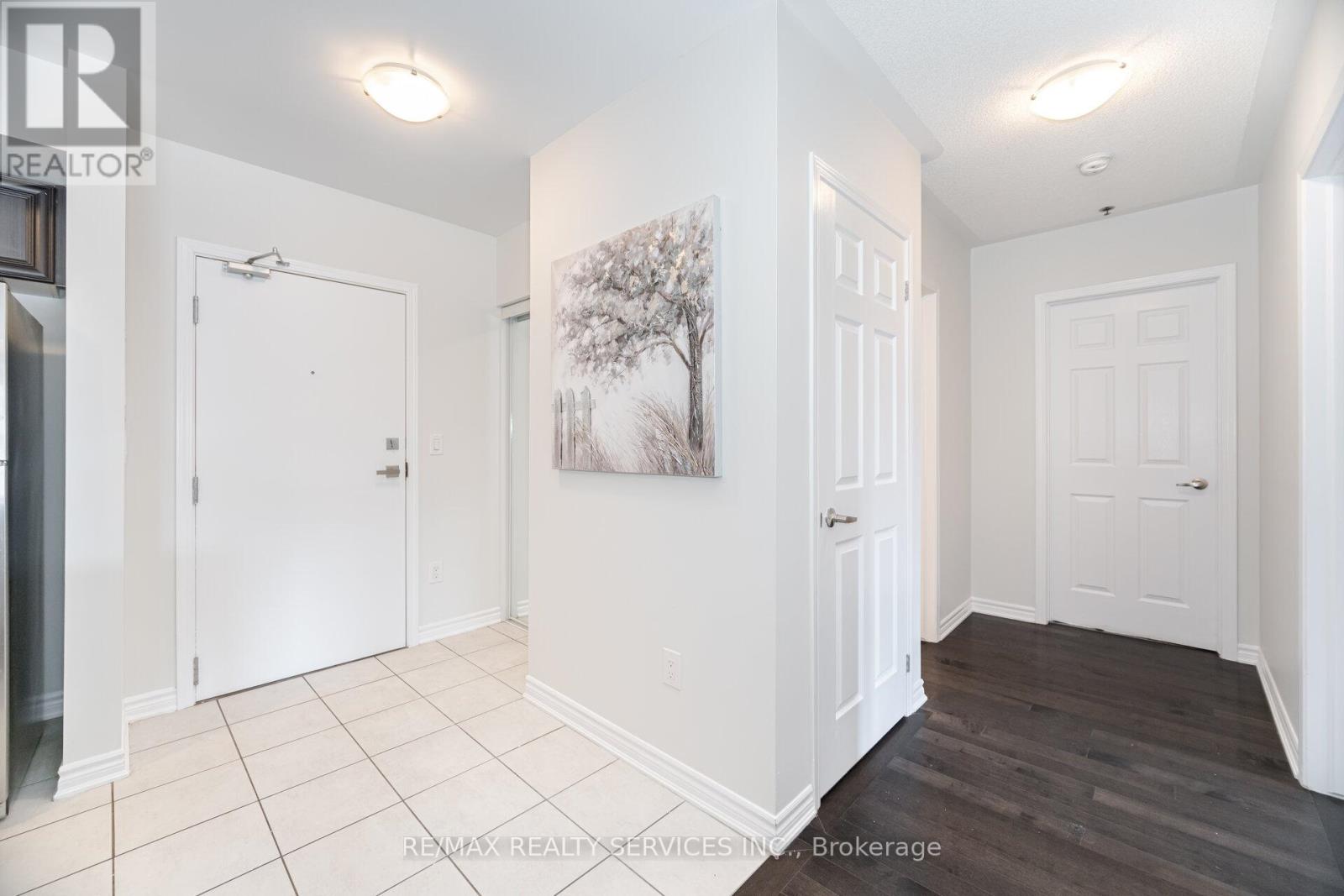 301 - 60 Baycliffe Crescent, Brampton, Ontario  L1P 1W7 - Photo 6 - W12496964