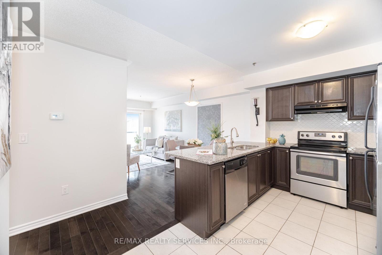 301 - 60 Baycliffe Crescent, Brampton, Ontario  L1P 1W7 - Photo 8 - W12496964