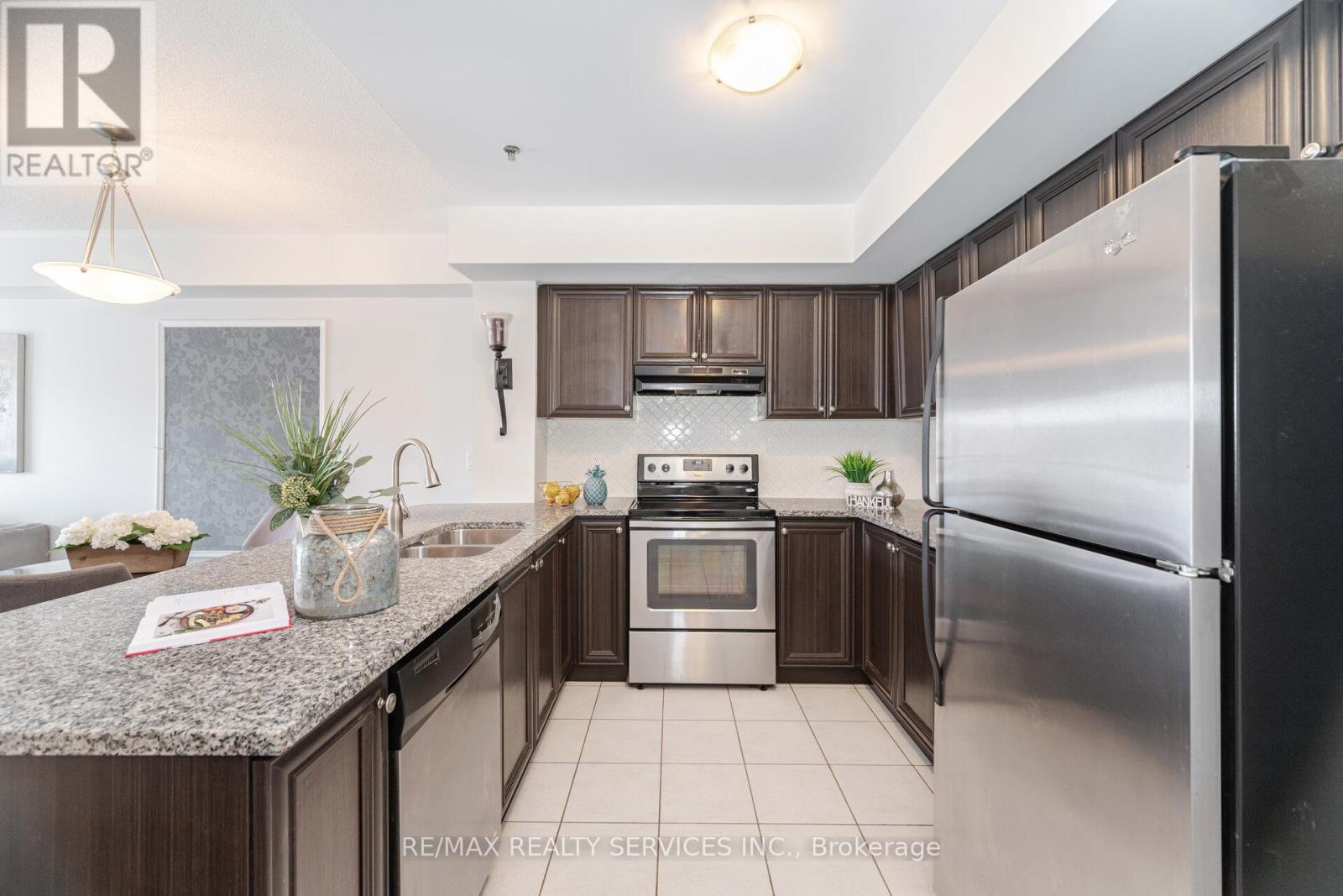 301 - 60 Baycliffe Crescent, Brampton, Ontario  L1P 1W7 - Photo 9 - W12496964