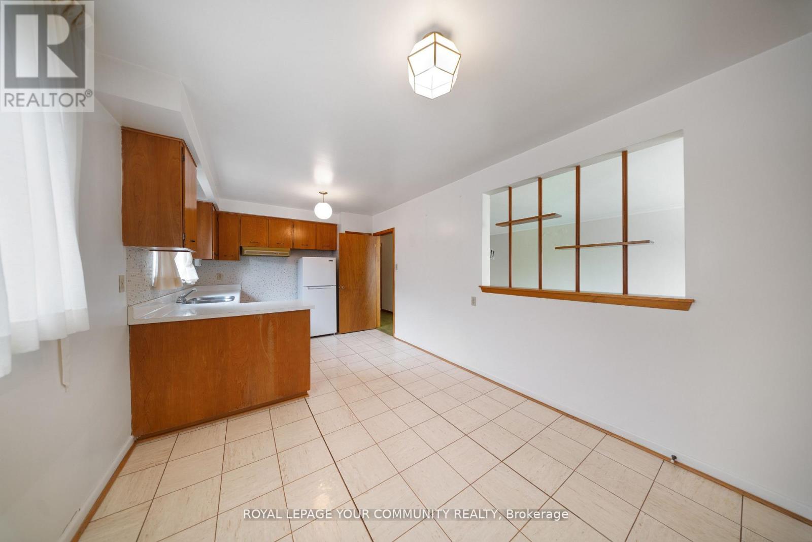 50 Felan Crescent, Toronto, Ontario  M9V 3A3 - Photo 10 - W12496966