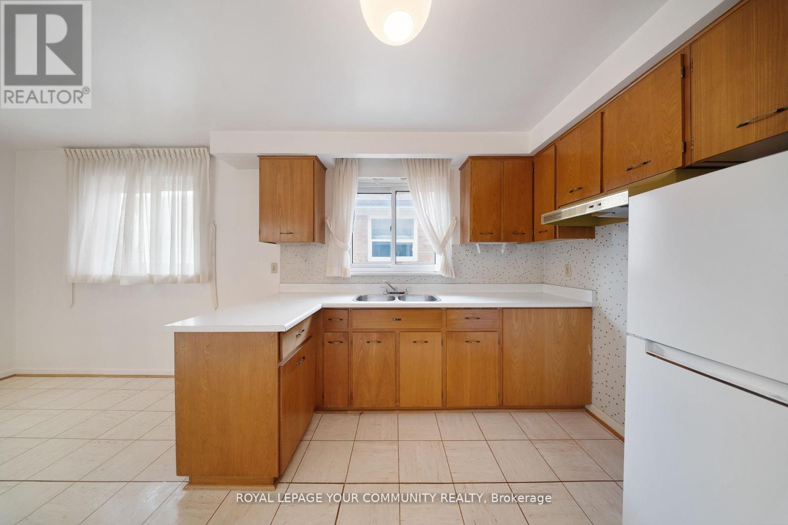 50 Felan Crescent, Toronto, Ontario  M9V 3A3 - Photo 12 - W12496966