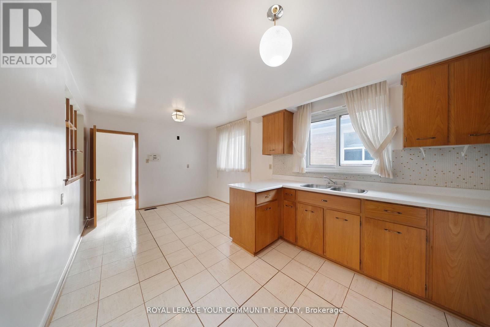 50 Felan Crescent, Toronto, Ontario  M9V 3A3 - Photo 13 - W12496966