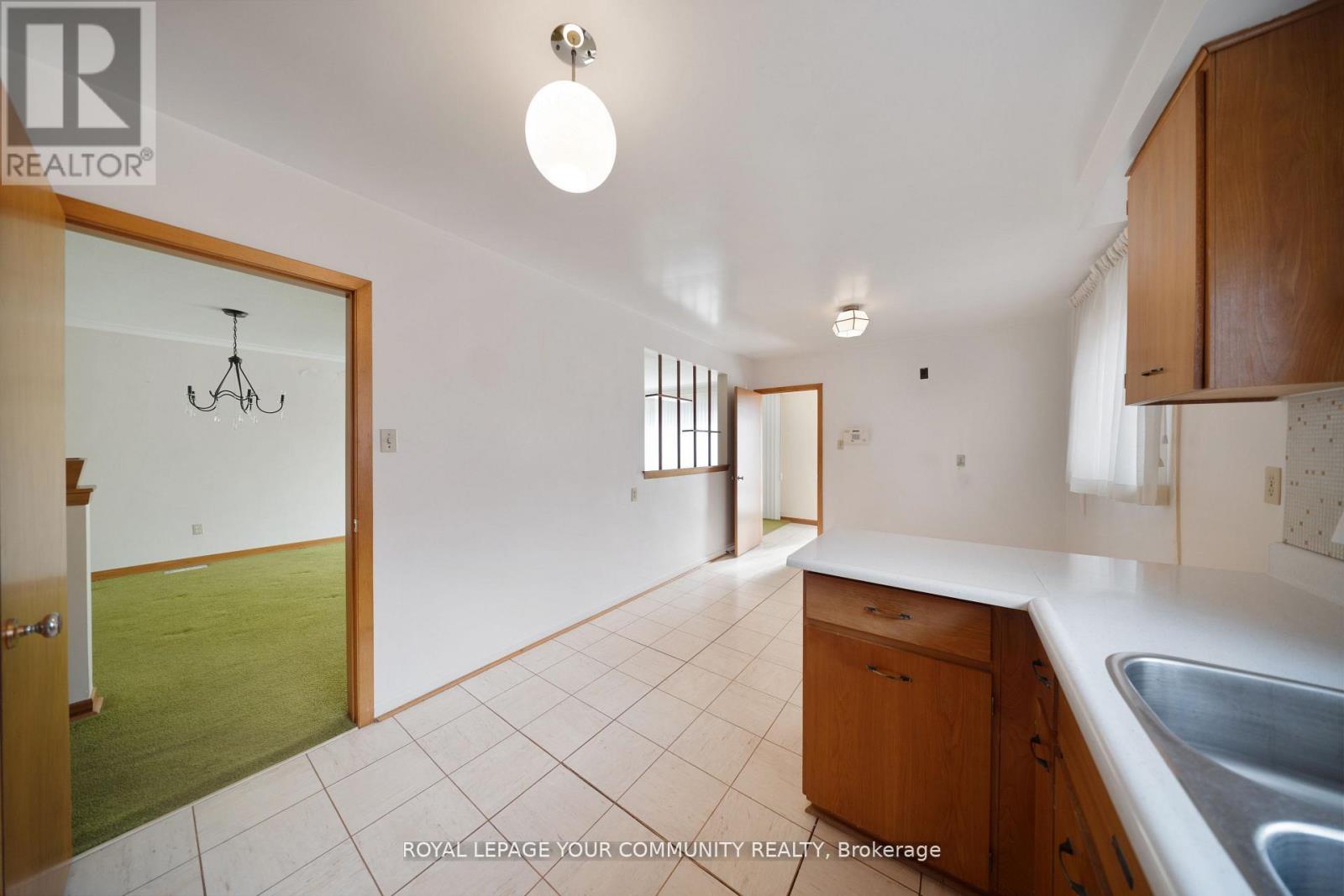 50 Felan Crescent, Toronto, Ontario  M9V 3A3 - Photo 14 - W12496966