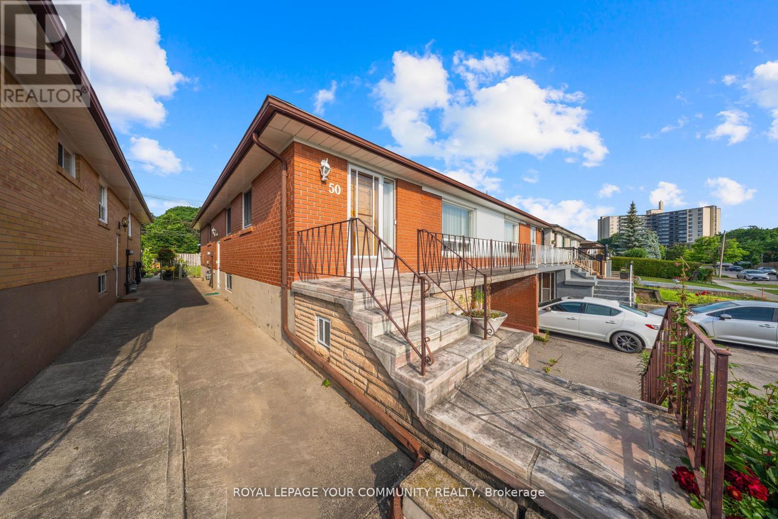 50 Felan Crescent, Toronto, Ontario  M9V 3A3 - Photo 4 - W12496966