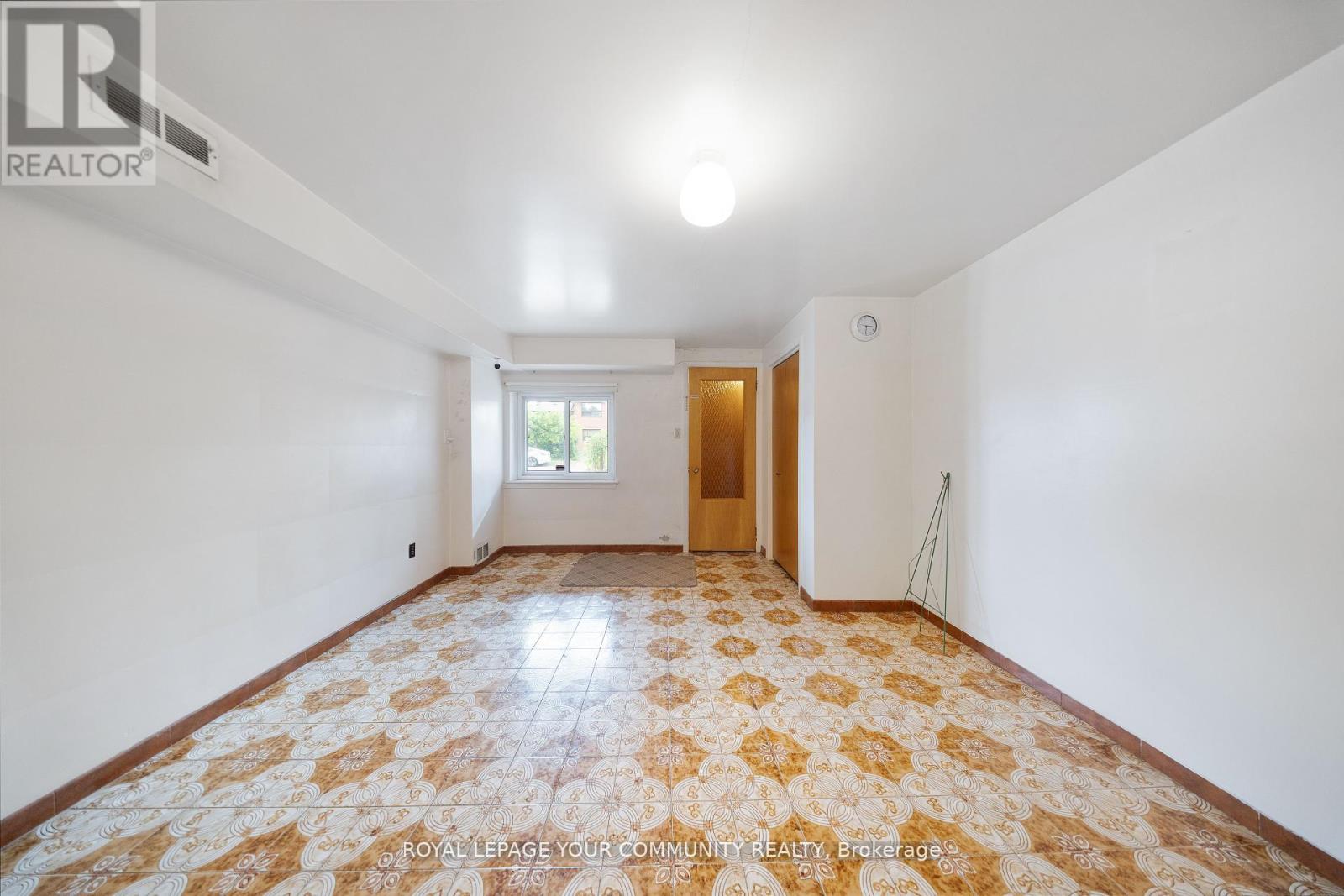 50 Felan Crescent, Toronto, Ontario  M9V 3A3 - Photo 42 - W12496966