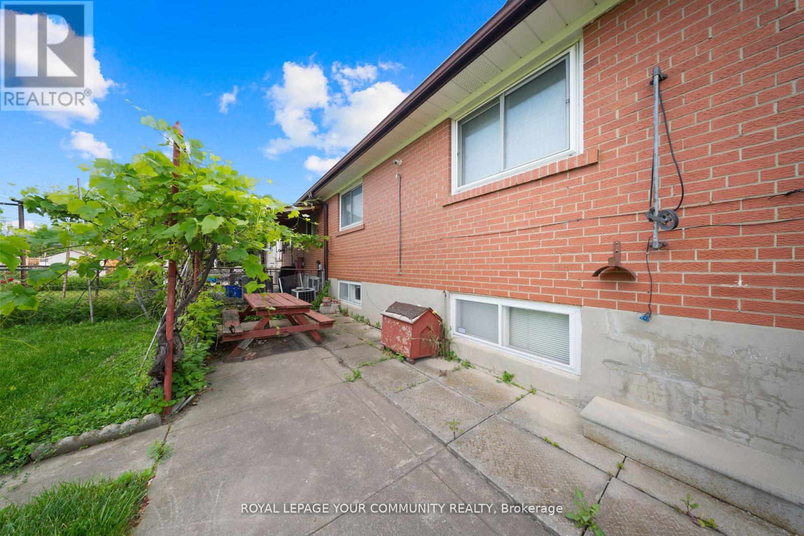 50 Felan Crescent, Toronto, Ontario  M9V 3A3 - Photo 45 - W12496966