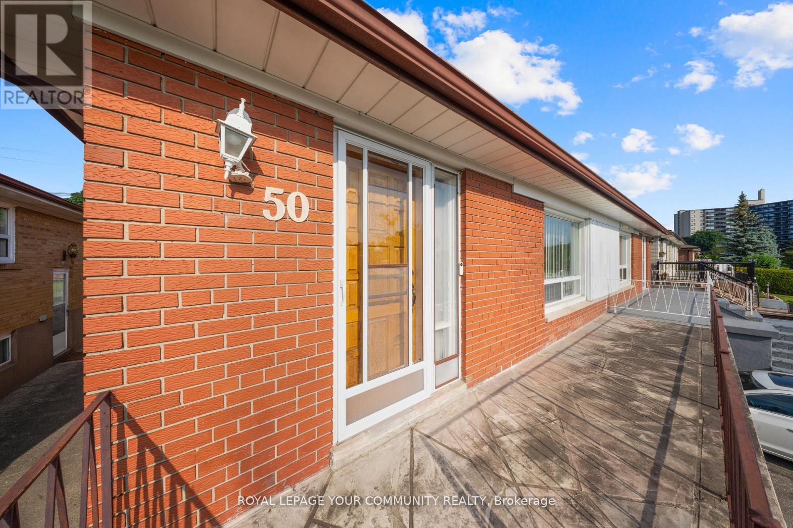 50 Felan Crescent, Toronto, Ontario  M9V 3A3 - Photo 6 - W12496966