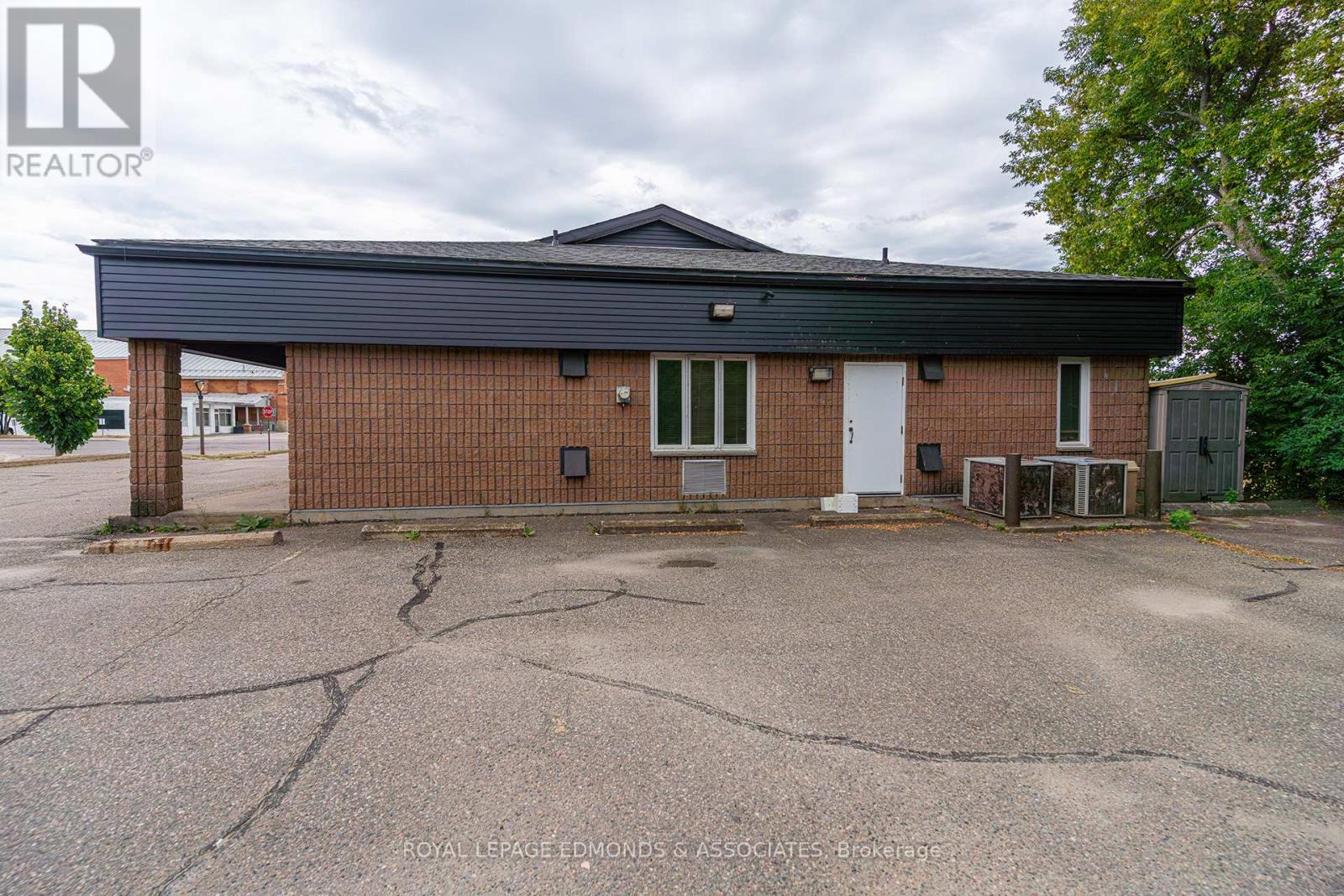 100 Victoria Street, Pembroke, Ontario  K8A 8E1 - Photo 3 - X12497046