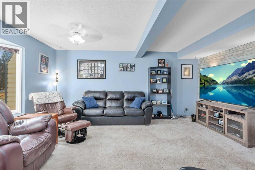 83 Elwell Close, Red Deer, Alberta  T4P 2E1 - Photo 5 - A2266734