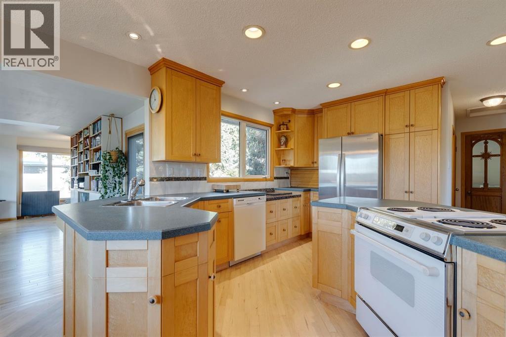 2712 Crawford Road Nw, Calgary, Alberta  T2L 1E1 - Photo 14 - A2264635