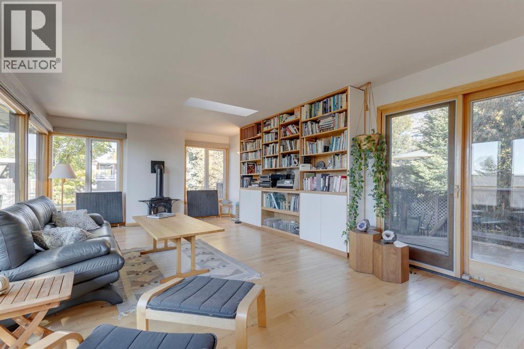 2712 Crawford Road Nw, Calgary, Alberta  T2L 1E1 - Photo 19 - A2264635