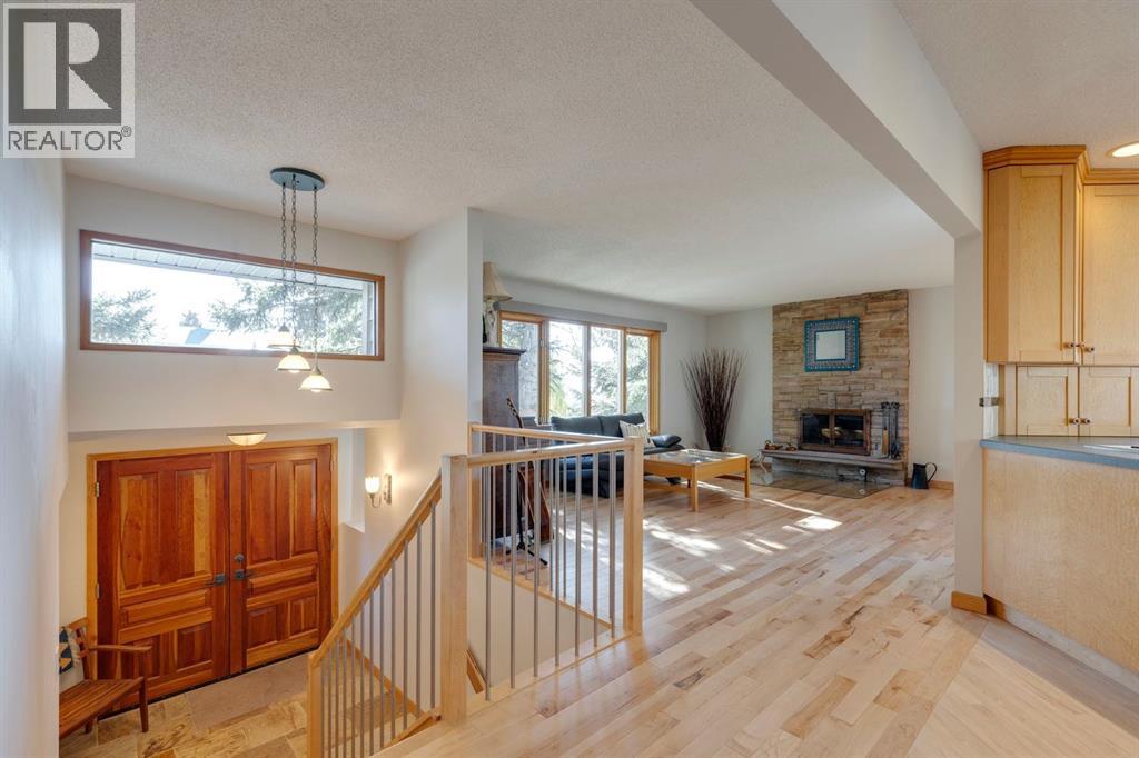 2712 Crawford Road Nw, Calgary, Alberta  T2L 1E1 - Photo 3 - A2264635