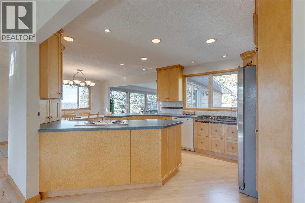 2712 Crawford Road Nw, Calgary, Alberta  T2L 1E1 - Photo 12 - A2264635