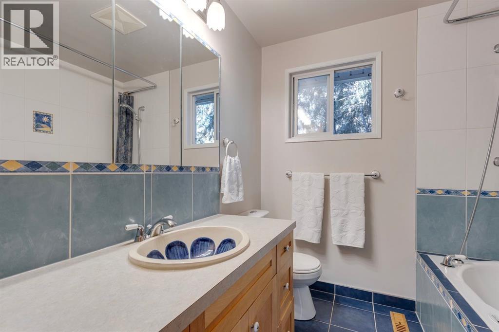 2712 Crawford Road Nw, Calgary, Alberta  T2L 1E1 - Photo 20 - A2264635