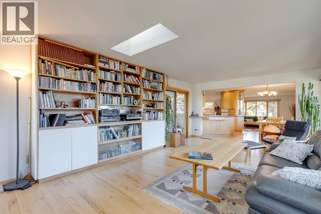 2712 Crawford Road Nw, Calgary, Alberta  T2L 1E1 - Photo 16 - A2264635