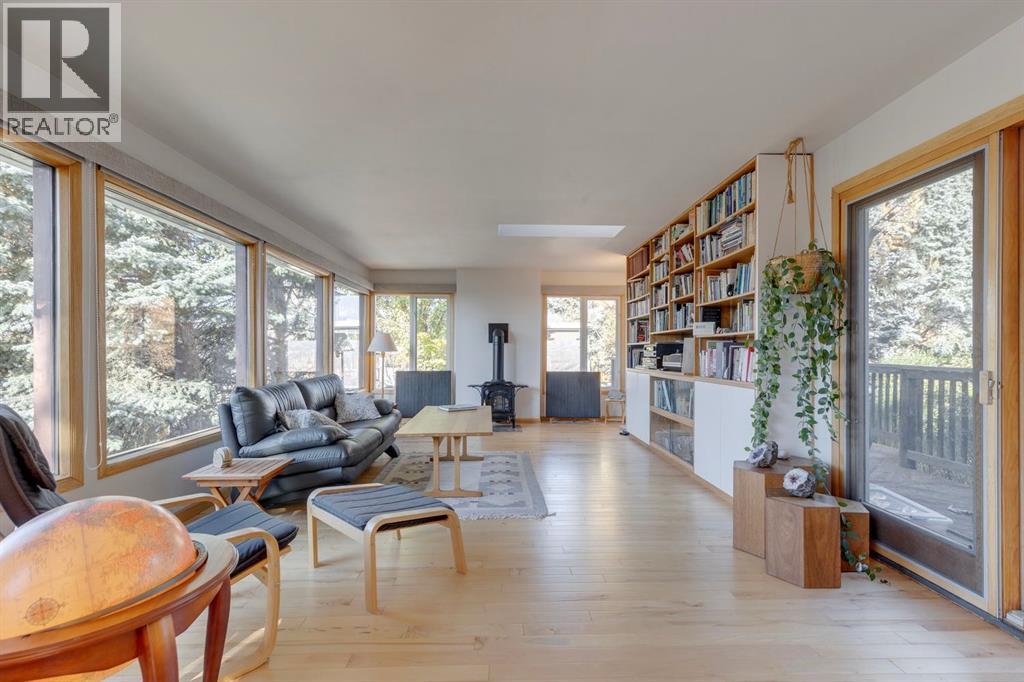 2712 Crawford Road Nw, Calgary, Alberta  T2L 1E1 - Photo 18 - A2264635