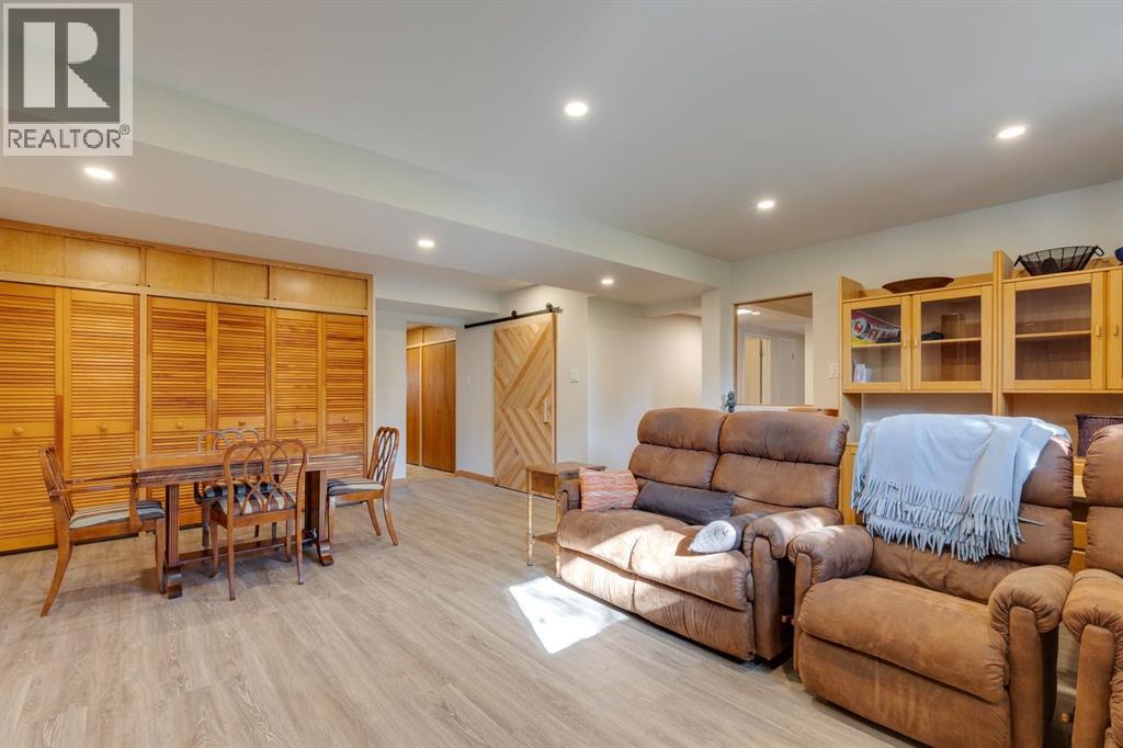 2712 Crawford Road Nw, Calgary, Alberta  T2L 1E1 - Photo 30 - A2264635