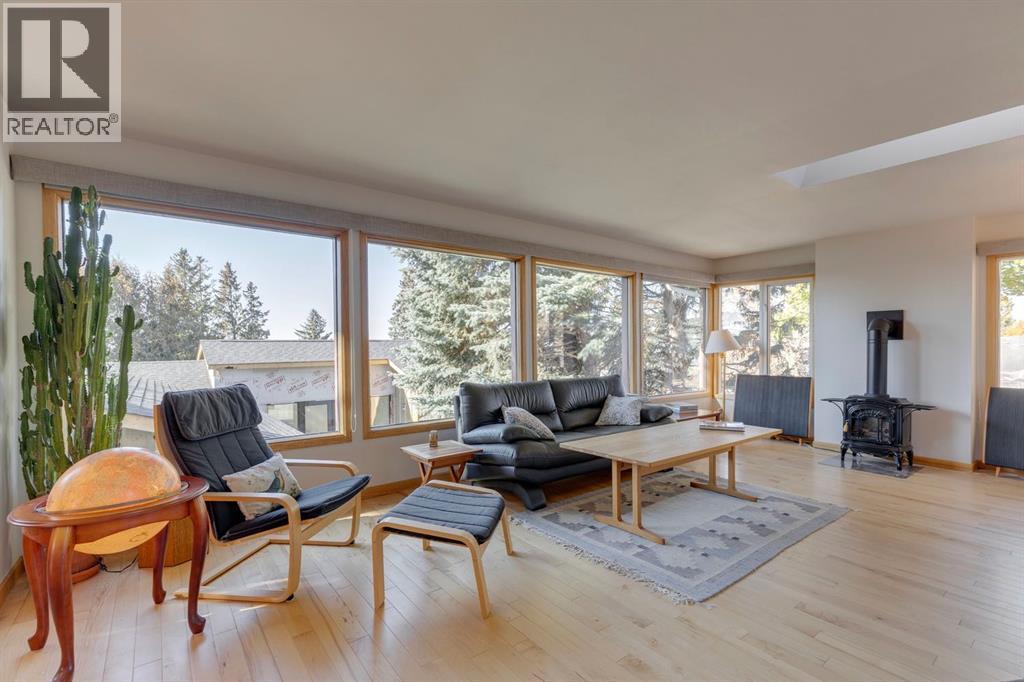 2712 Crawford Road Nw, Calgary, Alberta  T2L 1E1 - Photo 17 - A2264635