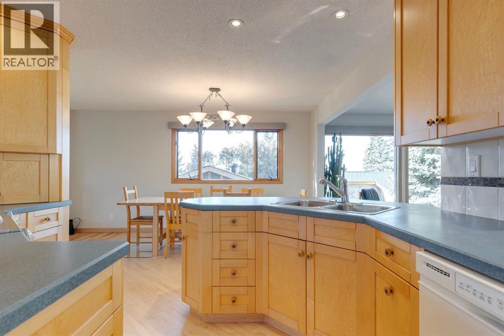 2712 Crawford Road Nw, Calgary, Alberta  T2L 1E1 - Photo 15 - A2264635