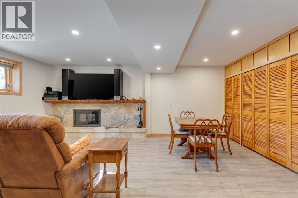 2712 Crawford Road Nw, Calgary, Alberta  T2L 1E1 - Photo 28 - A2264635