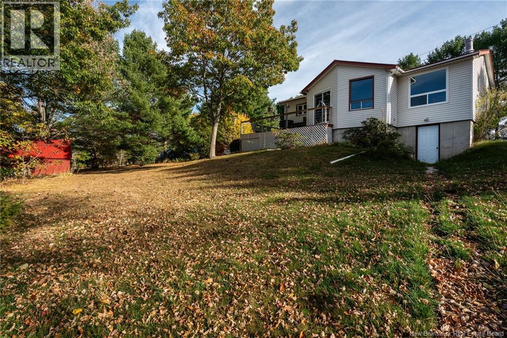 <h3>$399,900</h3><p>16 Pine Tree Lane, Youngs Cove, New Brunswick</p>