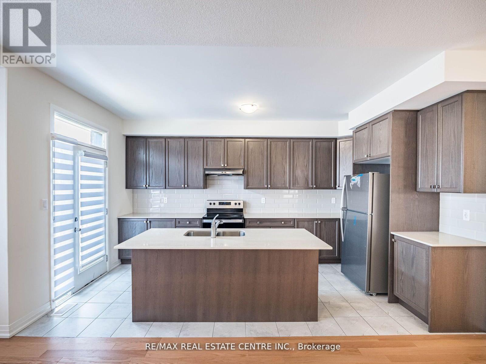 2921 Nakina Street, Pickering, Ontario  L1X 0P8 - Photo 7 - E12497116