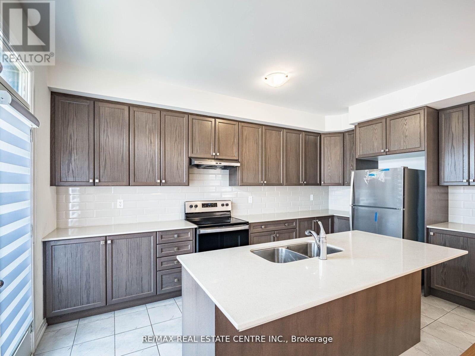 2921 Nakina Street, Pickering, Ontario  L1X 0P8 - Photo 9 - E12497116