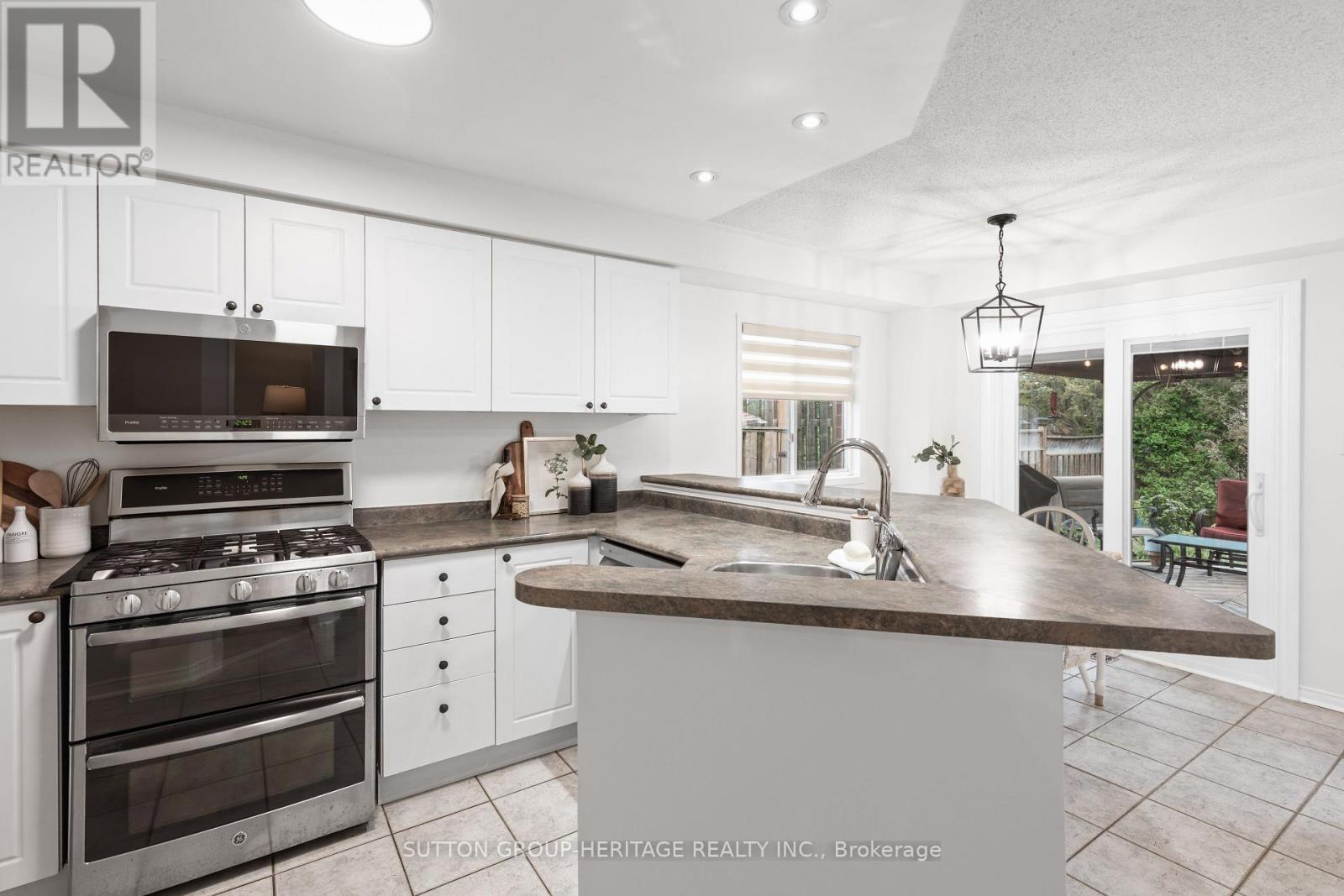 23 Blacksmith Lane, Whitby, Ontario  L1P 1N1 - Photo 14 - E12497124