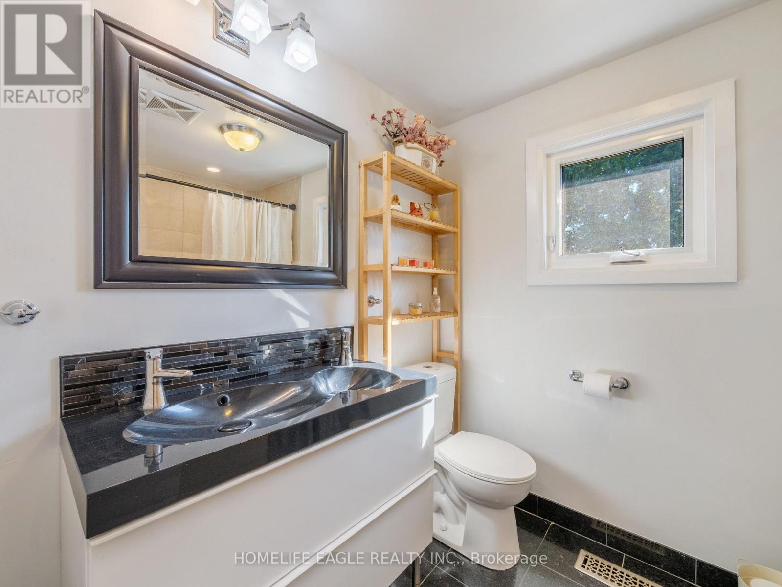 30 Moffat Crescent, Aurora, Ontario  L4G 4Z8 - Photo 10 - N12497080