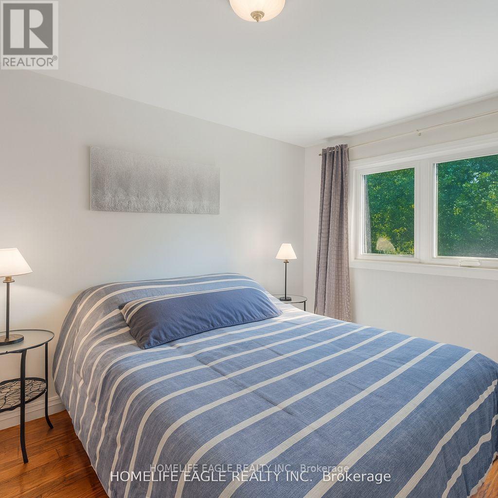 30 Moffat Crescent, Aurora, Ontario  L4G 4Z8 - Photo 12 - N12497080