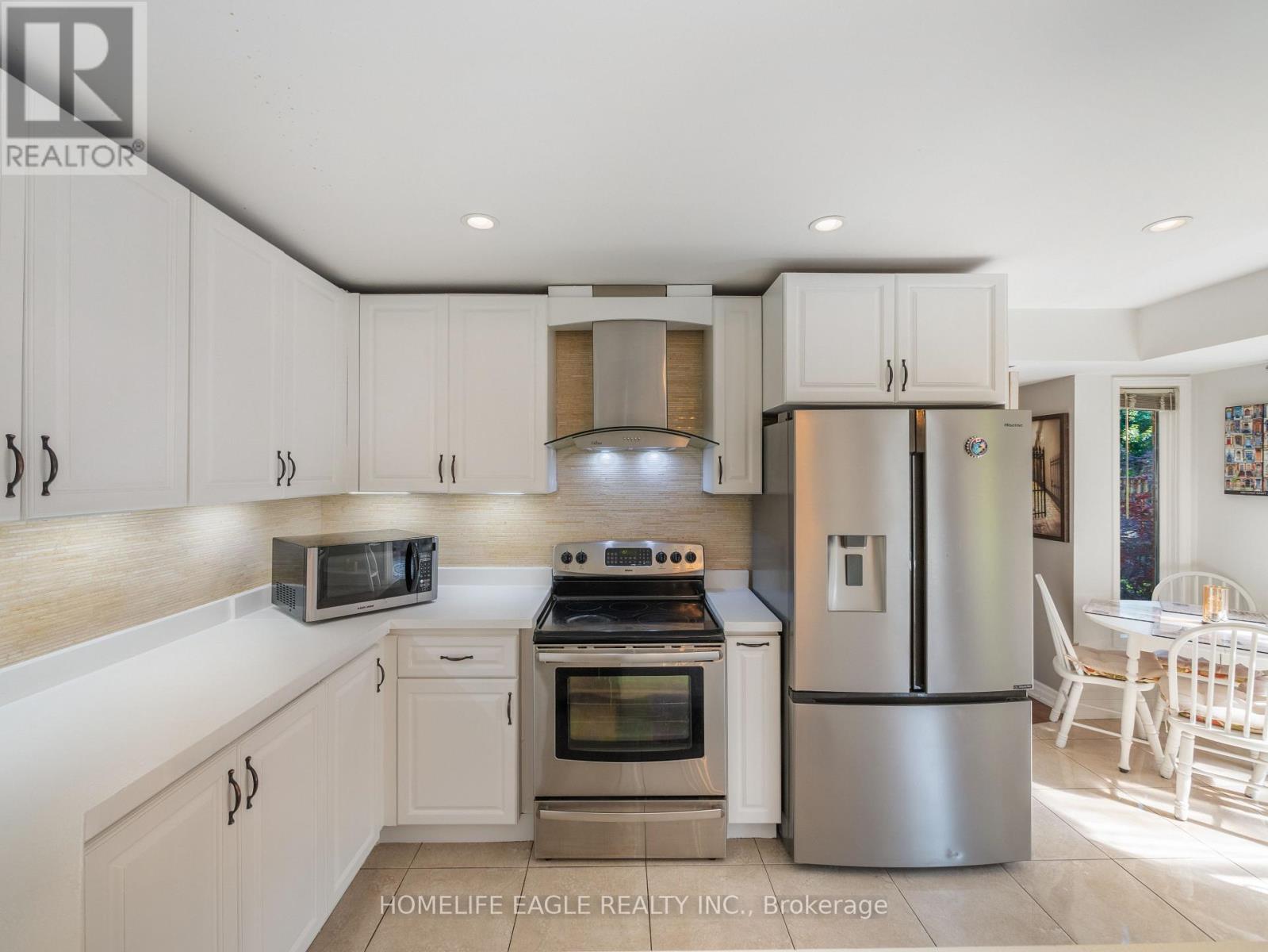 30 Moffat Crescent, Aurora, Ontario  L4G 4Z8 - Photo 8 - N12497080