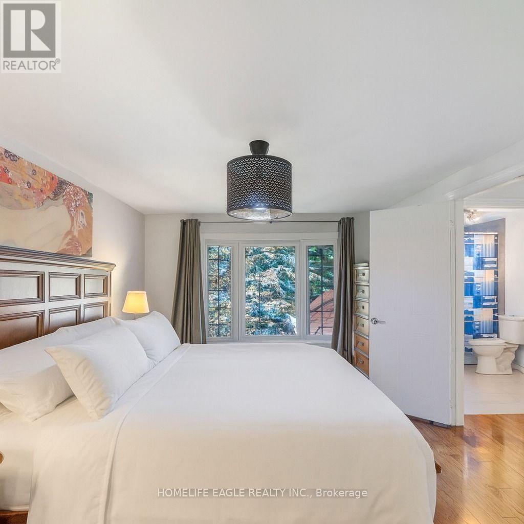 30 Moffat Crescent, Aurora, Ontario  L4G 4Z8 - Photo 9 - N12497080