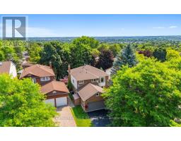 30 MOFFAT CRESCENT, Aurora, Ontario