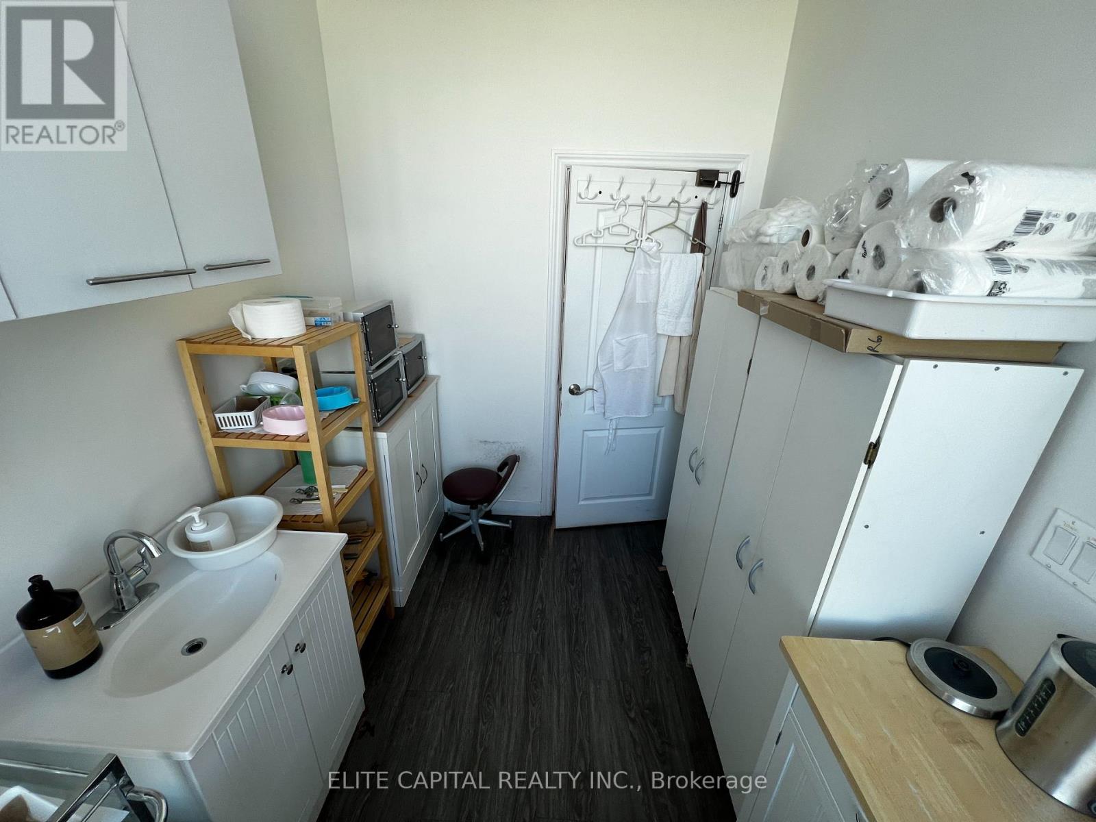 221a - 550 Highway 7 E, Richmond Hill, Ontario  L4B 3Z4 - Photo 4 - N12497188