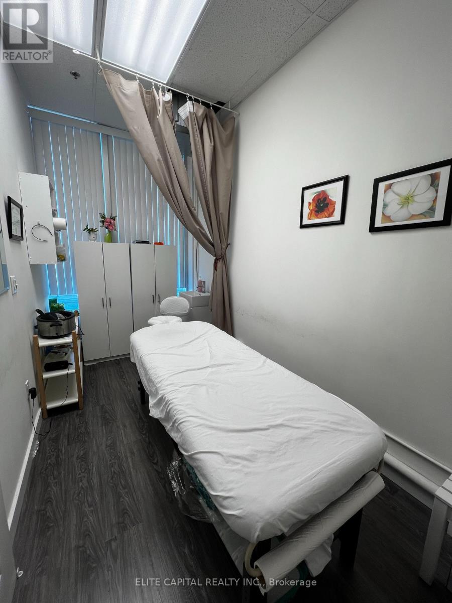 221a - 550 Highway 7 E, Richmond Hill, Ontario  L4B 3Z4 - Photo 6 - N12497188