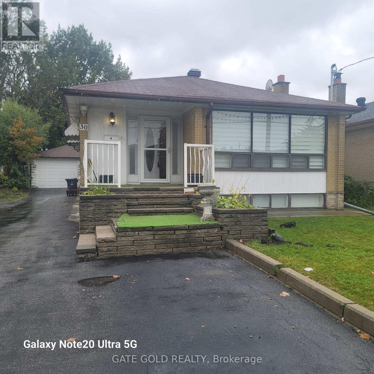 30 BENSTROW AVENUE, Toronto, Ontario