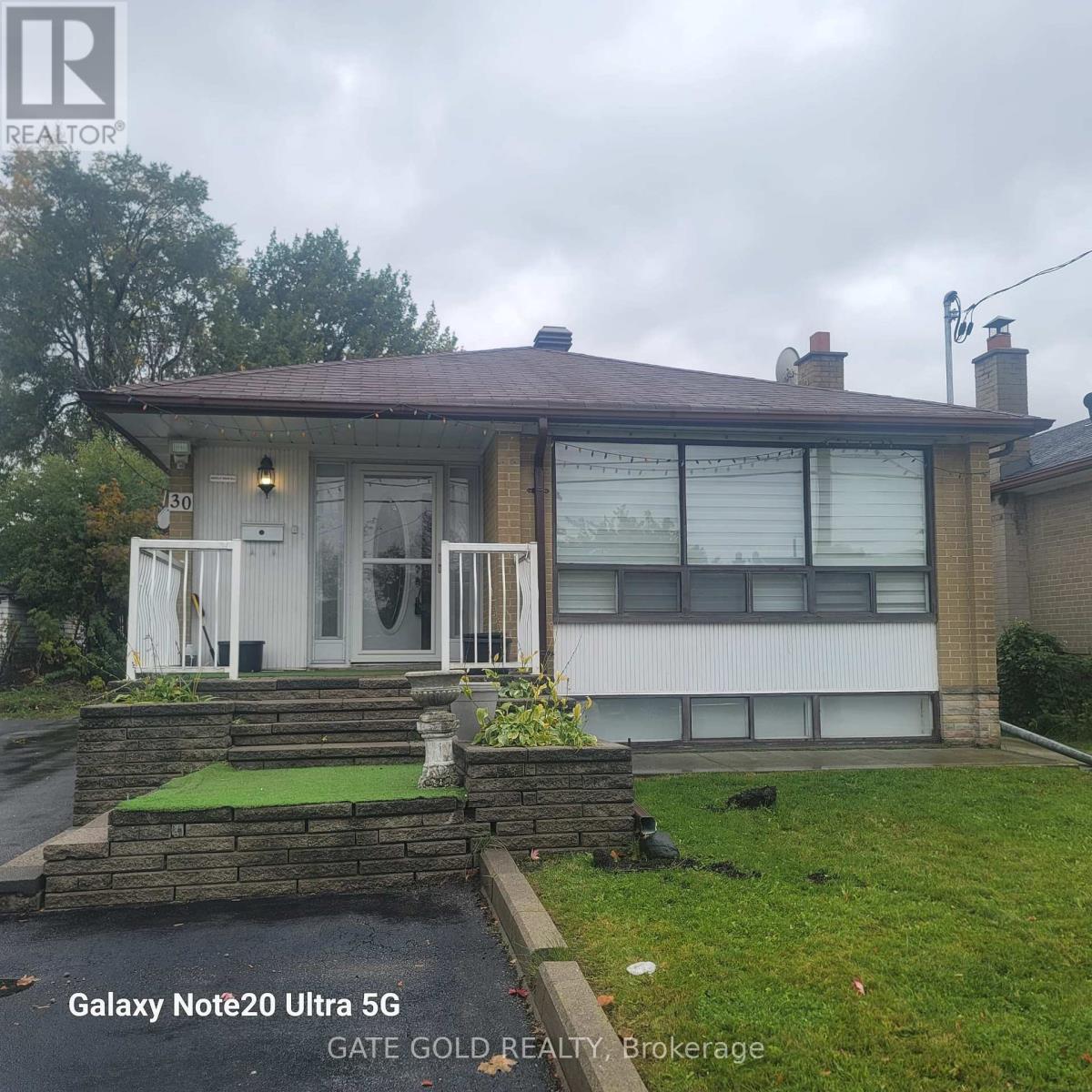 30 Benstrow Avenue, Toronto, Ontario  M9V 2Z8 - Photo 2 - W12496976